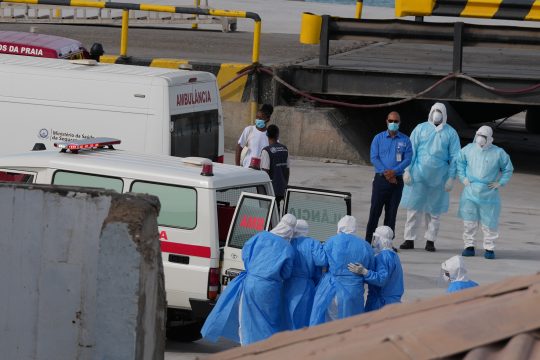 Ανησυχία για τα κρούσματα χανταϊού στο κρουαζιερόπλοιο – «Δεν φορούσαμε μάσκες», λέει επιβάτης