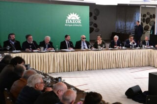 ΠΑΣΟΚ: Συνεχίζεται η αμφίπλευρη διεύρυνση – Αποφασίζει ο Ανδρουλάκης για 3 περιπτώσεις βουλευτών