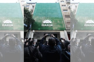 Το ΠΑΣΟΚ βάζει το δίλημμα «Μητσοτάκης ή Ανδρουλάκης» – Πώς βλέπουν Τσίπρα και Καρυστιανού