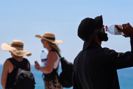 Τι προκάλεσε τον «άνευ προηγουμένου» καύσωνα στην Ευρώπη – Σε κόκκινο συναγερμό 4 ιταλικές πόλεις