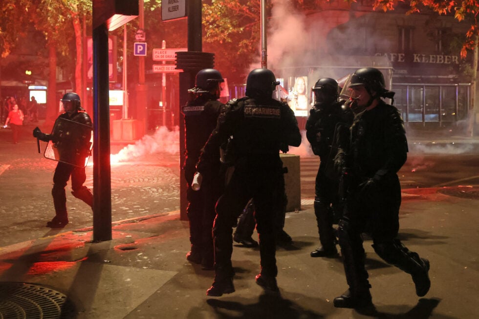 Επεισόδια στο Παρίσι μετά τη νίκη της Παρί Σεν Ζερμέν – Περισσότερες από 400 συλλήψεις [εικόνες – βίντεο]