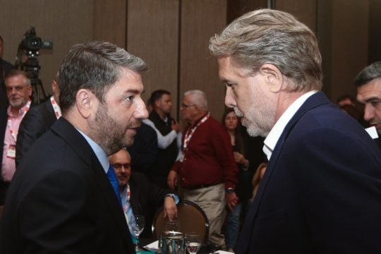 Αιχμές για το «ασυμβίβαστο 20ετίας» στο Πολιτικό Συμβούλιο του ΠΑΣΟΚ