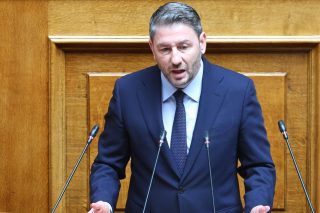 «Δεν έχετε να προσφέρετε τίποτε άλλο στη χώρα» - Η επίθεση Ανδρουλάκη κατά ΝΔ στη Βουλή για την ακρίβεια