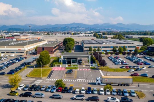 Η ABB επενδύει 200 εκατ. δολάρια στην Ευρώπη για την επιτάχυνση του μετασχηματισμού των ηλεκτρικών δικτύων