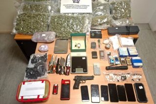 Εξαρθρώθηκαν δύο σπείρες που συνεργάζονταν - Η μία έκλεβε αυτοκίνητα, η άλλη διακινούσε ναρκωτικά