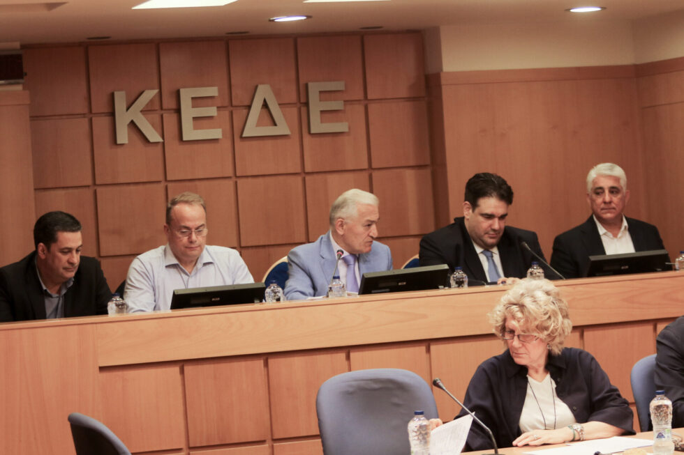 Συνεδρίαση ΚΕΔΕ για τον Κώδικα Αυτοδιοίκησης: Δεν πρόκειται για απλή τακτοποίηση εκκρεμοτήτων, είπε ο Λιβάνιος – Σκληρή κριτική από Δούκα