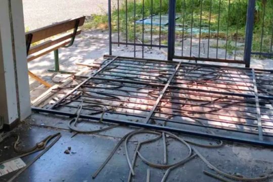 Άγνωστοι τα έκαναν «γυαλιά-καρφιά» στο δημόσιο ΚΤΕΟ Αγρινίου [εικόνες - βίντεο]