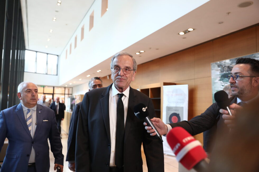Ηχηρές «γαλάζιες» παρουσίες μαζί με Καραμανλή και Σαμαρά στην παρουσίαση του βιβλίου Αρβανιτόπουλου – Φίλη