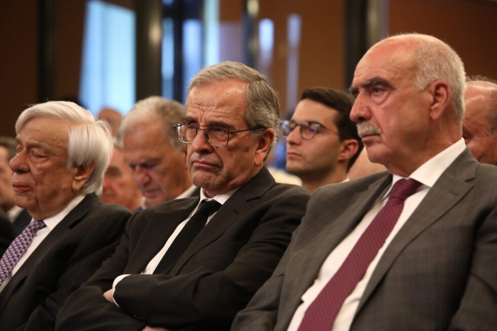 Ηχηρές «γαλάζιες» παρουσίες μαζί με Καραμανλή και Σαμαρά στην παρουσίαση του βιβλίου Αρβανιτόπουλου – Φίλη