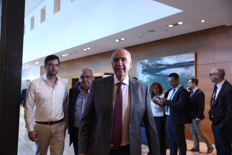 Ηχηρές «γαλάζιες» παρουσίες μαζί με Καραμανλή και Σαμαρά στην παρουσίαση του βιβλίου Αρβανιτόπουλου – Φίλη