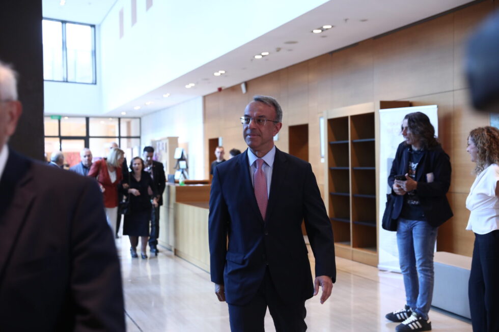 Ηχηρές «γαλάζιες» παρουσίες μαζί με Καραμανλή και Σαμαρά στην παρουσίαση του βιβλίου Αρβανιτόπουλου – Φίλη