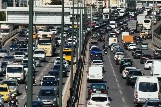 Κυκλοφοριακό «έμφραγμα» στον Κηφισό: Καθυστερήσεις από Κηφισιά έως Πειραιά - Προβλήματα σε πολλούς δρόμους του Λεκανοπεδίου [βίντεο]