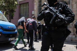 Κύκλωμα ναρκωτικών στο Ηράκλειο: Προσωρινά κρατούμενοι 7 από τους 16 κατηγορουμένους