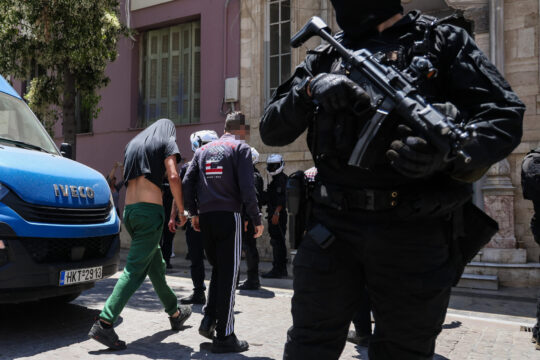 Κύκλωμα ναρκωτικών στο Ηράκλειο: Προσωρινά κρατούμενοι 7 από τους 16 κατηγορουμένους