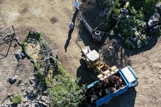 Νεκροταφείο ζώων στη Λέσβο: Έθαψαν 4.500 πρόβατα δίπλα σε χωριό - Ανεξέλεγκτες ταφές και αφόρητη δυσοσμία [εικόνες]