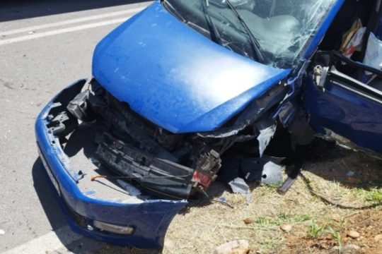 Τροχαίο ατύχημα στα Χανιά - Αυτοκίνητο συγκρούστηκε μετωπικά με λεωφορείο