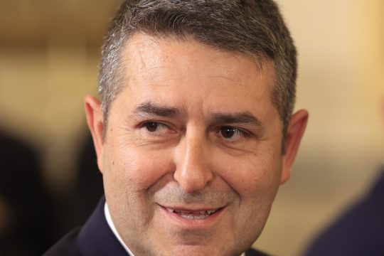 Βγήκε από τη ΜΕΘ ο Γιώργος Μυλωνάκης - Μεταφέρεται στη Γερμανία σε κέντρο αποκατάστασης