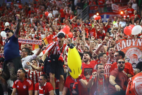 Final four: Σε εξέλιξη η μάχη του Ολυμπιακού με τη Φενέρ – Μπροστά η ελληνική ομάδα με 56-41 στο γ΄ δεκάλεπτο [εικόνες – βίντεο]