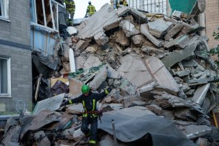 Ουκρανία: 24 νεκροί σε ρωσική επίθεση κατά πολυκατοικίας στο Κίεβο - Ανάμεσά τους 3 παιδιά