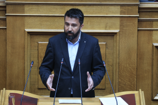 Εξελίξεις στη Νέα Αριστερά: Ανεξαρτητοποιήθηκε ο βουλευτής Φερχάτ Οζγκιούρ