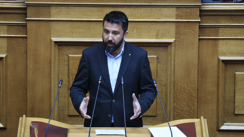 Εξελίξεις στη Νέα Αριστερά: Ανεξαρτητοποιήθηκε ο βουλευτής Φερχάτ Οζγκιούρ