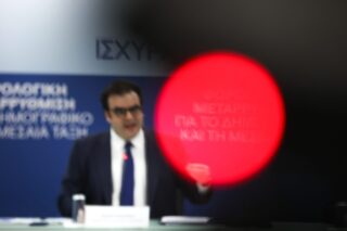 Απάντηση υπουργείου Οικονομικών στις 8 προτάσεις Ανδρουλάκη για το ιδιωτικό χρέος: «Ανέξοδες οι υποσχέσεις»