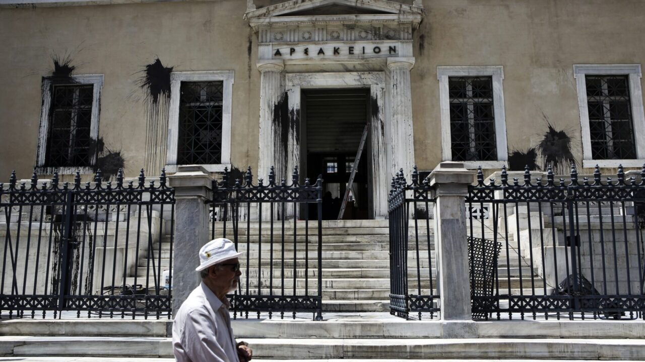 Ανατροπή για 200.000 συντάξεις χηρείας: Κίνδυνος οι συνταξιούχοι να επιστρέψουν από 15.000 έως 30.000 ευρώ