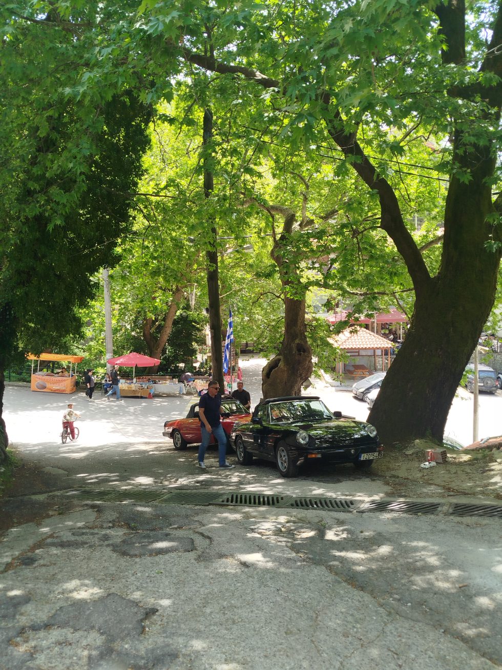 Στιγμιότυπο από το κέντρο της Στενής. | Νίκος Μαλλιαράκης / Εφημερίδα των Συντακτών