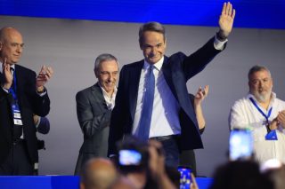 Εναρκτήριο λάκτισμα για το Συνέδριο Νέας Δημοκρατίας: Οι παρουσίες, τα χαμόγελα και οι ηχηρές απουσίες [εικόνες - βίντεο]