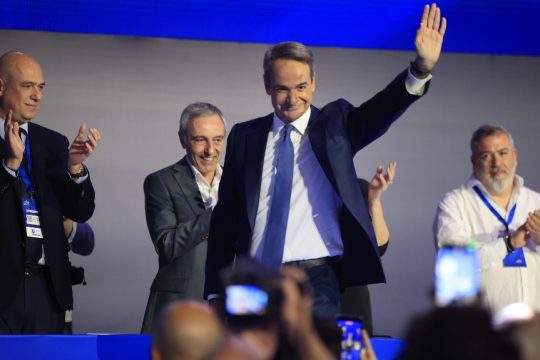 Εναρκτήριο λάκτισμα για το Συνέδριο Νέας Δημοκρατίας: Οι παρουσίες, τα χαμόγελα και οι ηχηρές απουσίες [εικόνες - βίντεο]