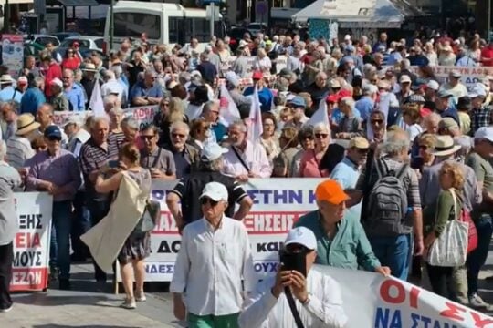 Οργή συνταξιούχων στην παναττική τους συγκέντρωση: «Δεν φτάνουν οι συντάξεις ούτε για δέκα ημέρες» [εικόνες – βίντεο]