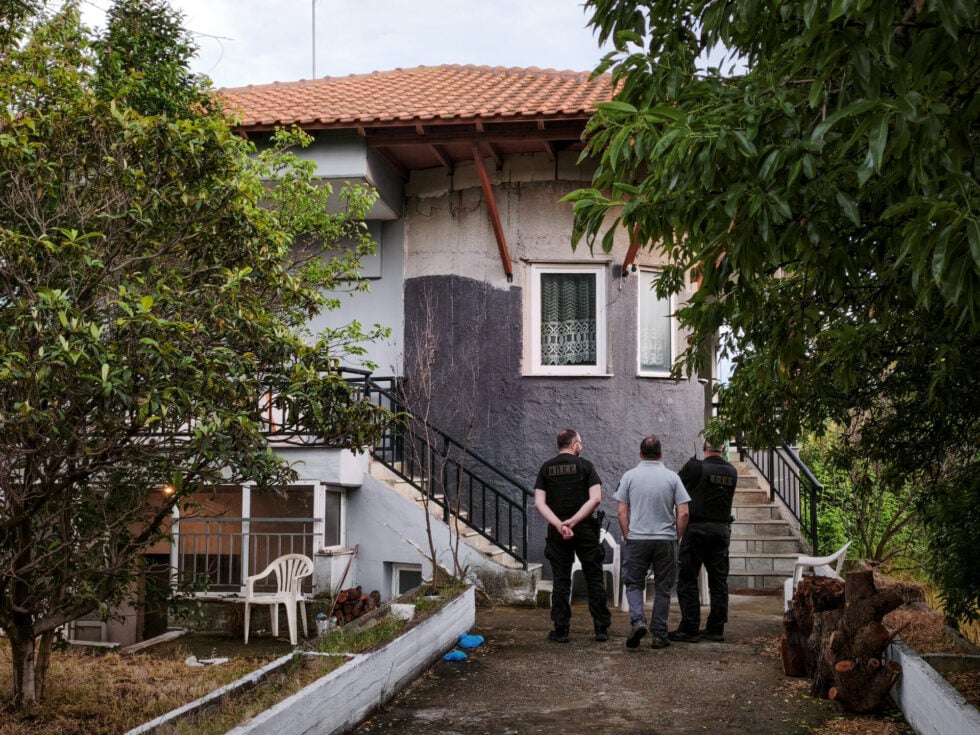 Πατροκτονία στη Θεσσαλονίκη: Οι ιατροδικαστές εντόπισαν 14 μαχαιριές στο σώμα του 67χρονου