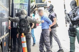 Ποινικές διώξεις για τη ληστεία στην Τιθορέα - Βαριά κακουργήματα απαγγέλθηκαν στους συλληφθέντες
