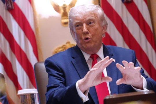 CNN: «Ρεκόρ» απειλών κατά ξένων κρατών από τον Τραμπ: Έχει απειλήσει ή και επιτεθεί σε 1 στις 13 χώρες του πλανήτη