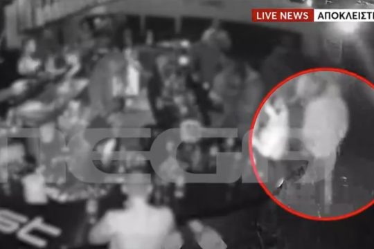 Καλλιθέα: Βίντεο - ντοκουμέντο από την επίθεση με ούζι στο μπαρ, μετά τα πυρά ο δράστης «έκοβε βόλτες»