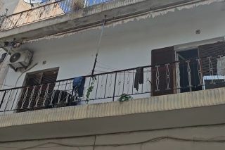 Άγιοι Ανάργυροι: Σε αυτό το σπίτι ζούσαν σε άθλιες συνθήκες τα τρία παιδιά - Δωμάτια γεμάτα σκουπίδια [βίντεο]