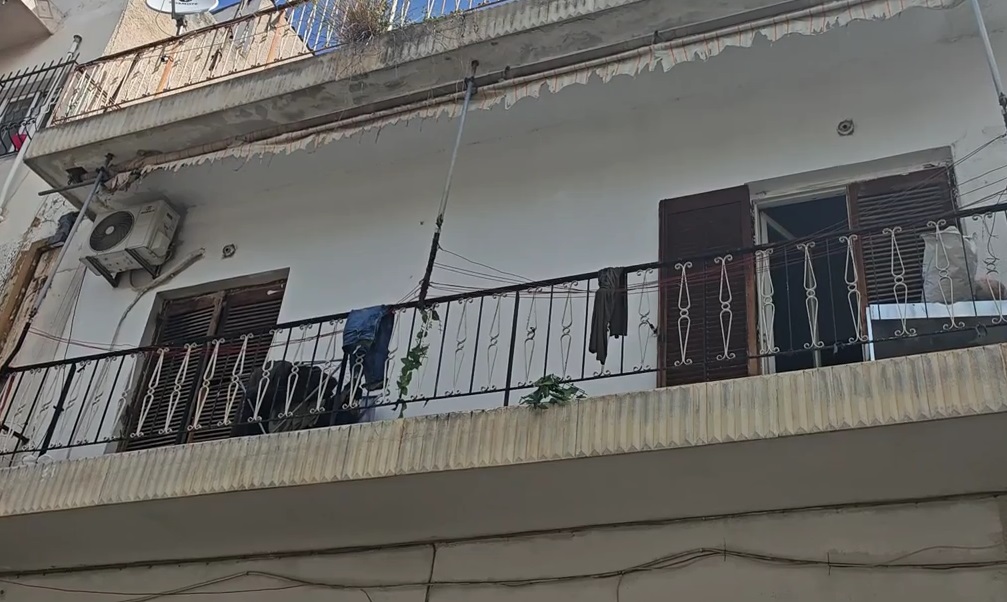 Άγιοι Ανάργυροι: Υποσιτισμένα τα τρία παιδιά που ζούσαν σε τρώγλη - Δίπλα σε μπάζα τα κρεβατάκια τους