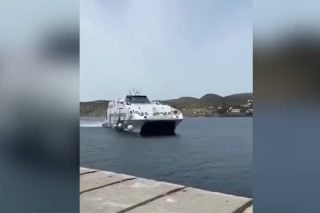 Αμοργός: Πλοίο έφτασε στο λιμάνι με τον ύμνο της ΑΕΚ [βίντεο]