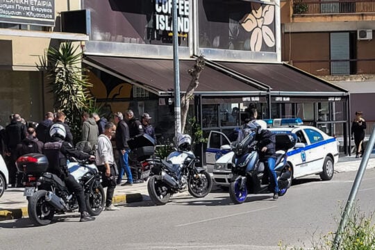 Επίθεση σε μητέρα τριών παιδιών στην Πάτρα: Έσπασαν το τζάμι του αυτοκινήτου, τη χτύπησαν και την λήστεψαν