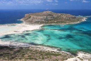 Γαλάζια Σημαία: Αυτές είναι οι 624 πιο καθαρές παραλίες στην Ελλάδα για το 2026 - Όλη η λίστα
