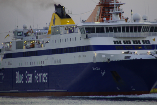 Εμπλοκή άγκυρας στο Blue Star Naxos, ταλαιπωρία για 514 επιβάτες