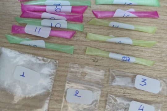 Πειραιάς: Συνελήφθησαν τρία άτομα με ποσότητες crystal meth - Ετοιμάζονταν να μπουν σε πλοίο