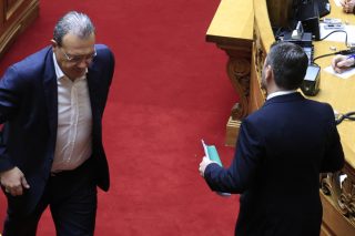 Λόγια, λόγια, λόγια