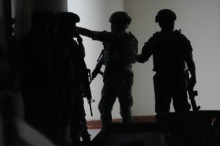 Φιλιππίνες: Χάος και πυροβολισμοί μέσα στη Γερουσία - Αναπτύχθηκαν στρατιωτικές δυνάμεις [εικόνες - βίντεο]