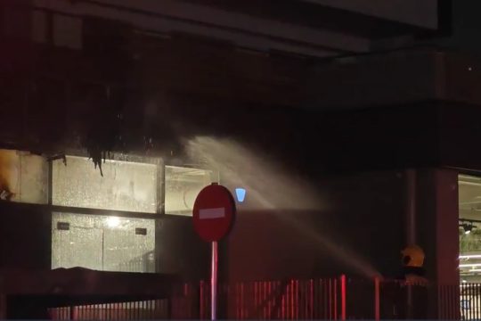Συνελήφθη 36χρονη για την πυρκαγιά σε σούπερ μάρκετ στα Κάτω Πατήσια