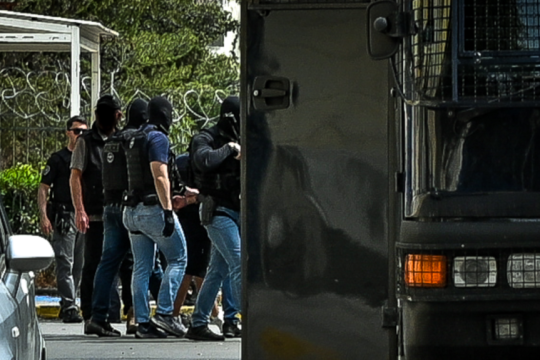 Greek Mafia: Δίωξη για εννέα κακουργήματα στους συλληφθέντες για τη δολοφονία Μοσχούρη