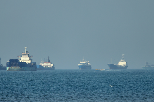Στενά του Ορμούζ: Εάν δεν θα ανοίξουν, θα πεινάσουν 45 εκατ. άνθρωποι - Ο παγκόσμιος αντίκτυπος σε αριθμούς