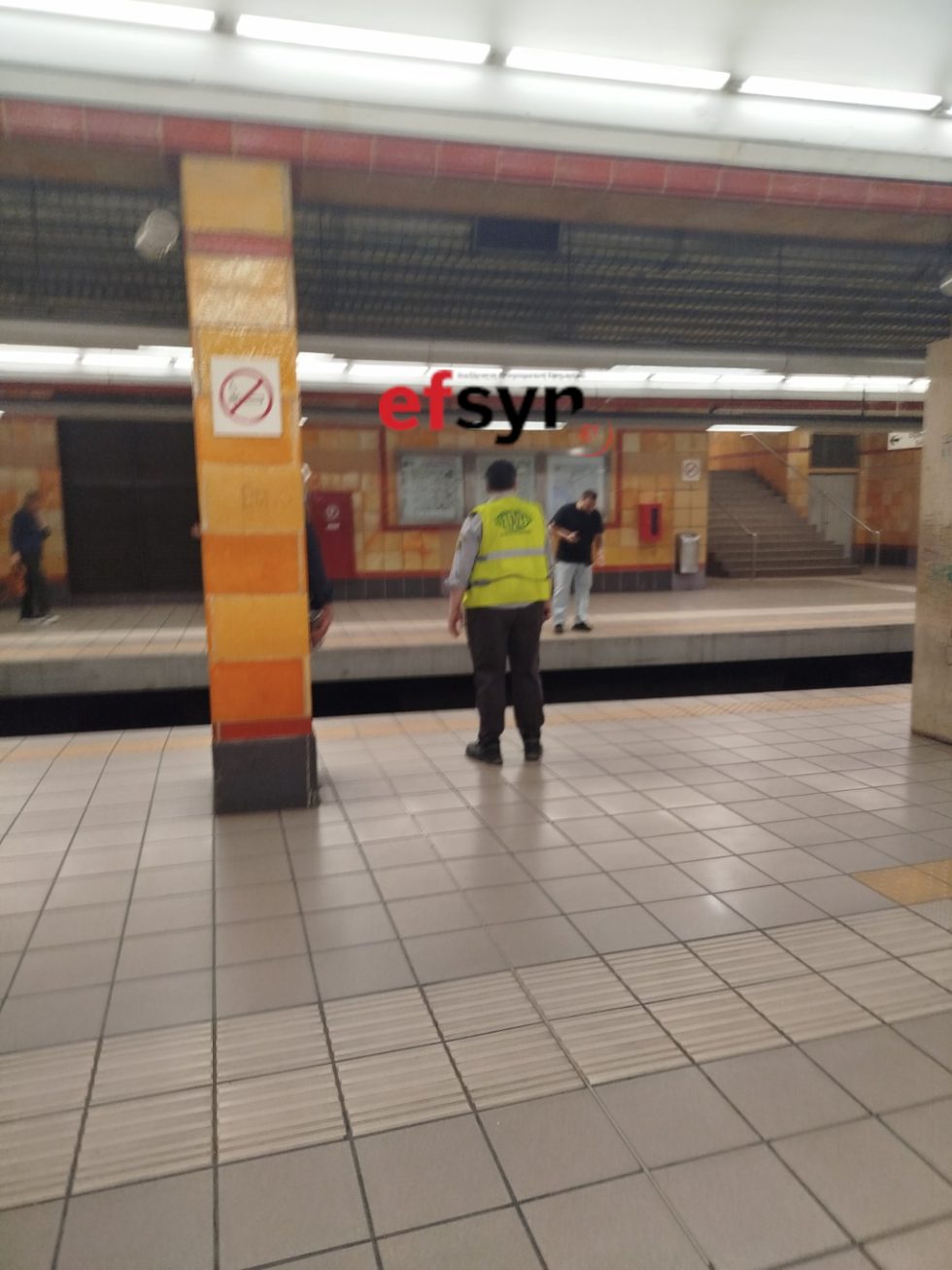 Αναστάτωση στον ηλεκτρικό της Ομόνοιας: Προσπάθησε να ξεφύγει από τους ελεγκτές [εικόνες]