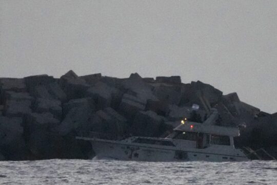 https://www.efsyn.gr/kosmos/1387565/global-sumud-flotilla-pyr-se-aoploys-ethelontes-kai-to-maximoy-oyte-kih/