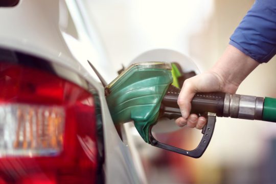 Εκτόξευση του πληθωρισμού στο 5,4% - Ανατιμήσεις φωτιά στα καύσιμα